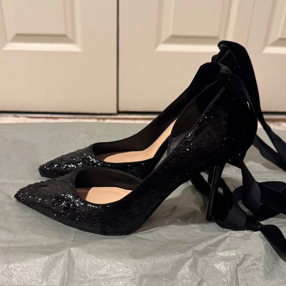 Sparkly feathery fringe pumps, stiletto with wraparound ribbons. Zara woman 39